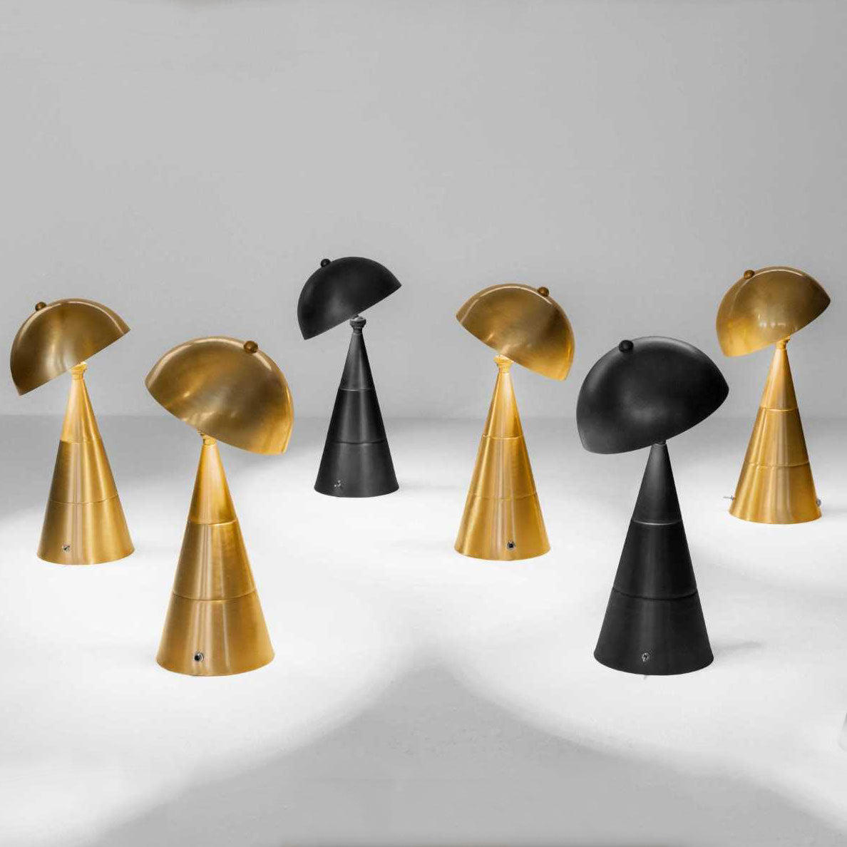 Queen Cordless Table Lamp 35