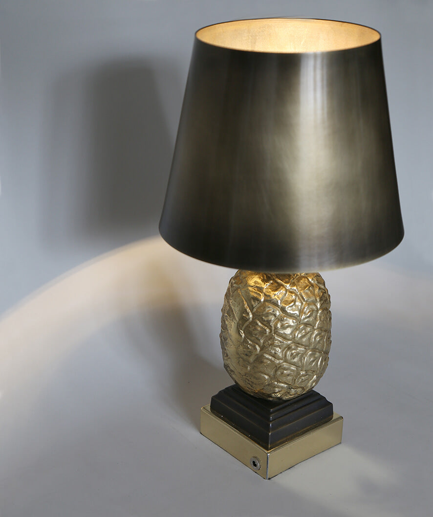 Ananas Cordless Table Lamp Brass Lit Detail 1_LR