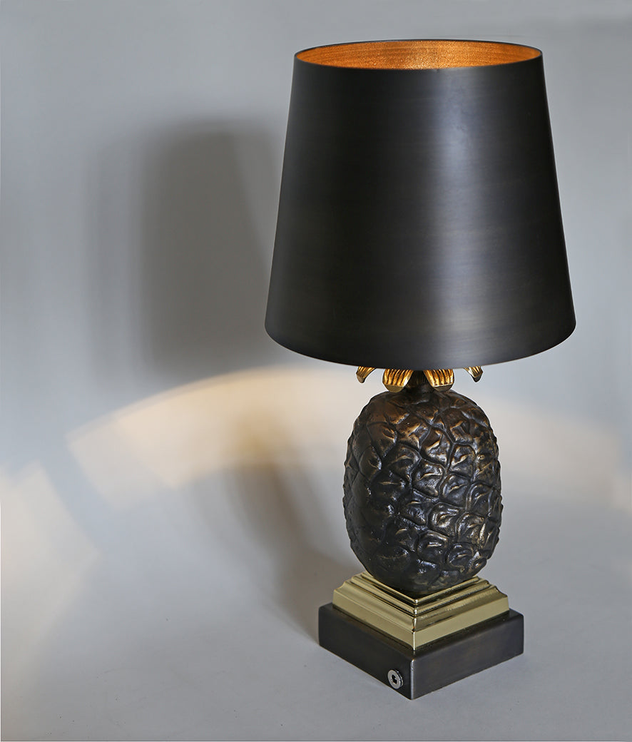 Ananas Cordless Table Lamp Bronze Lit Detail 1_LR