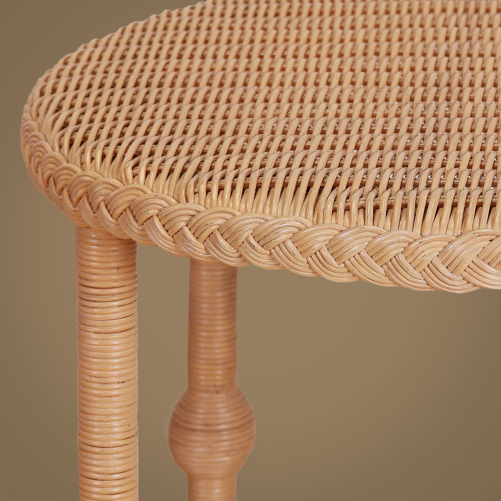 Lucas Drinks Table