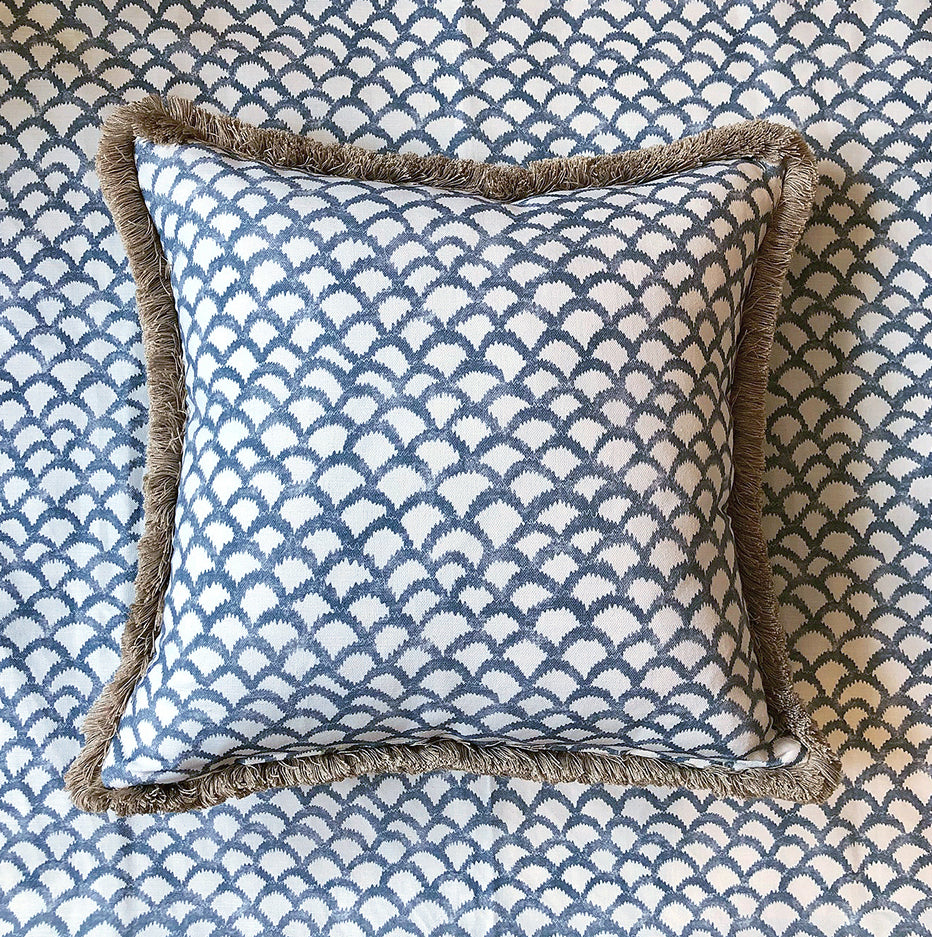 Cushion Roche Blue