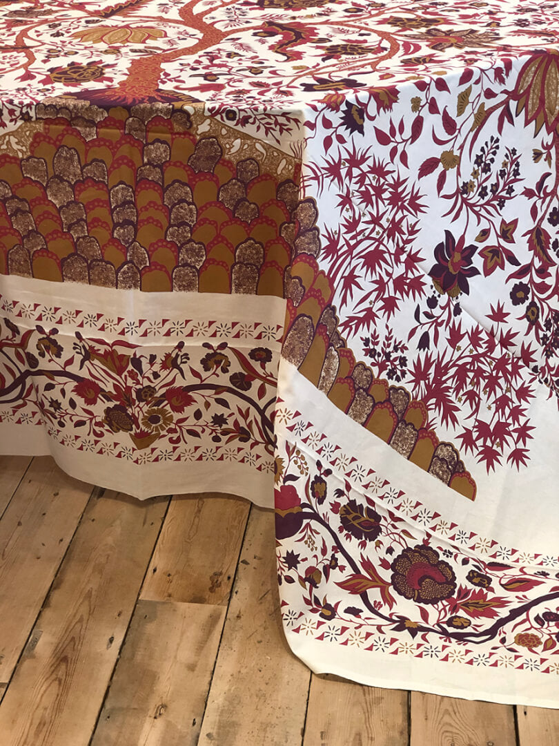 Fuschia-Caramel on Ivory Tablecloth.Vignette.Side WS