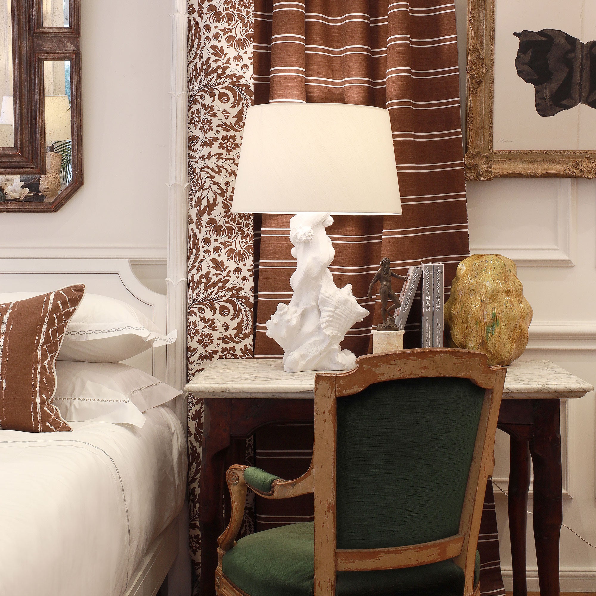 Roche Shell Table Lamp