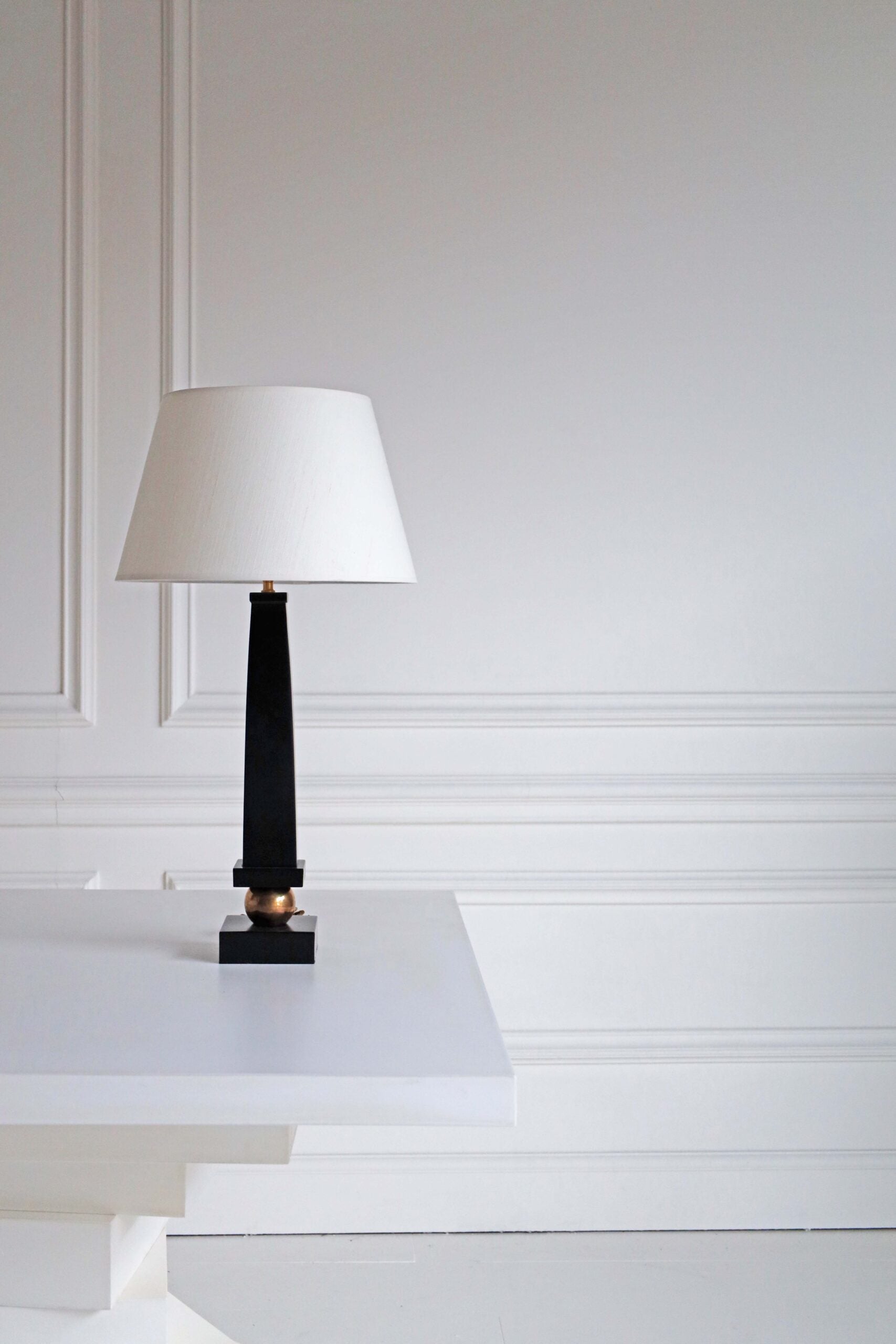 Obelisk Table Lamp - Black