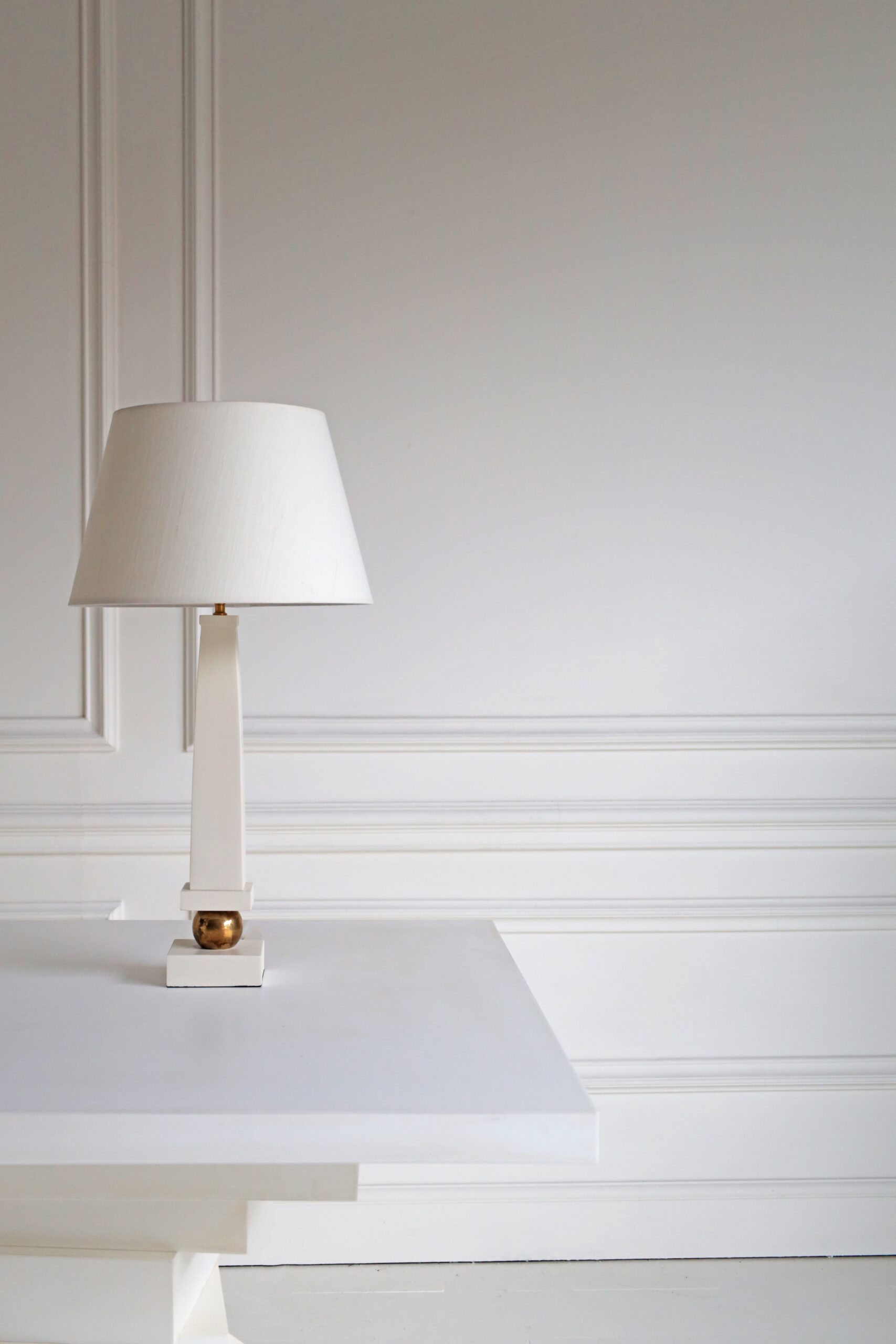 Obelisk Table Lamp - White