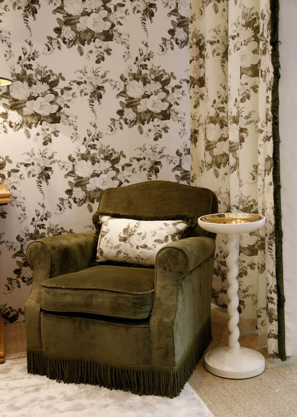 Vignette.Aurora Green.Carla Armchair. Arezzo Velvet Bracken.Mondriano Side Table