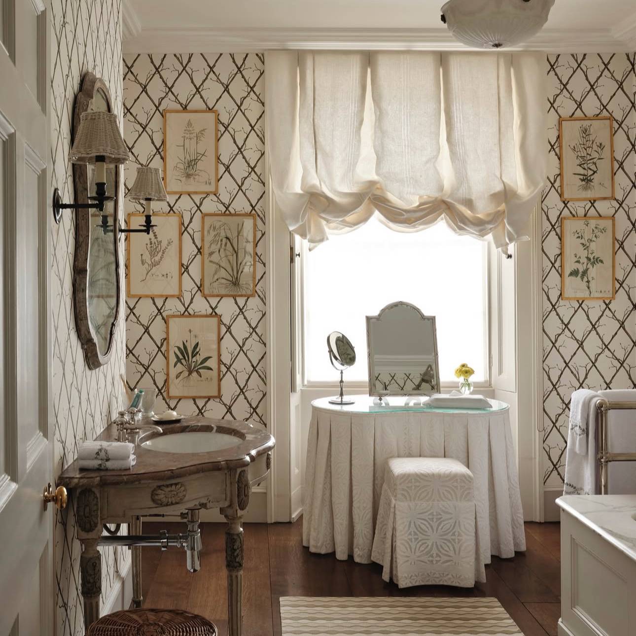 6 Wallpaper Trends for 2025: A Paolo Moschino Perspective