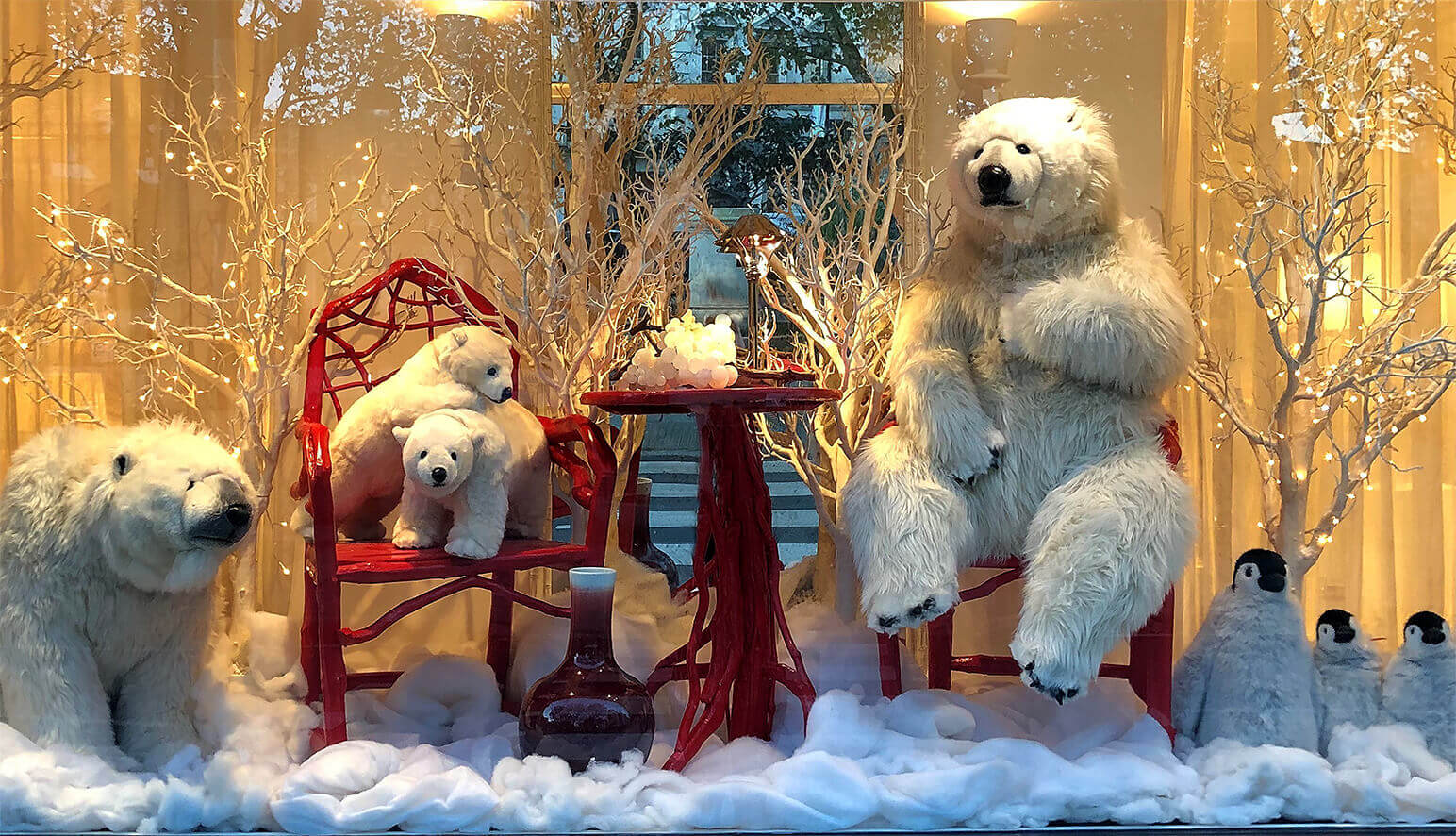 Vignette.ES_.Xmas_.Polar-Bears.Stephan-Chair-and-Table-Red-LR