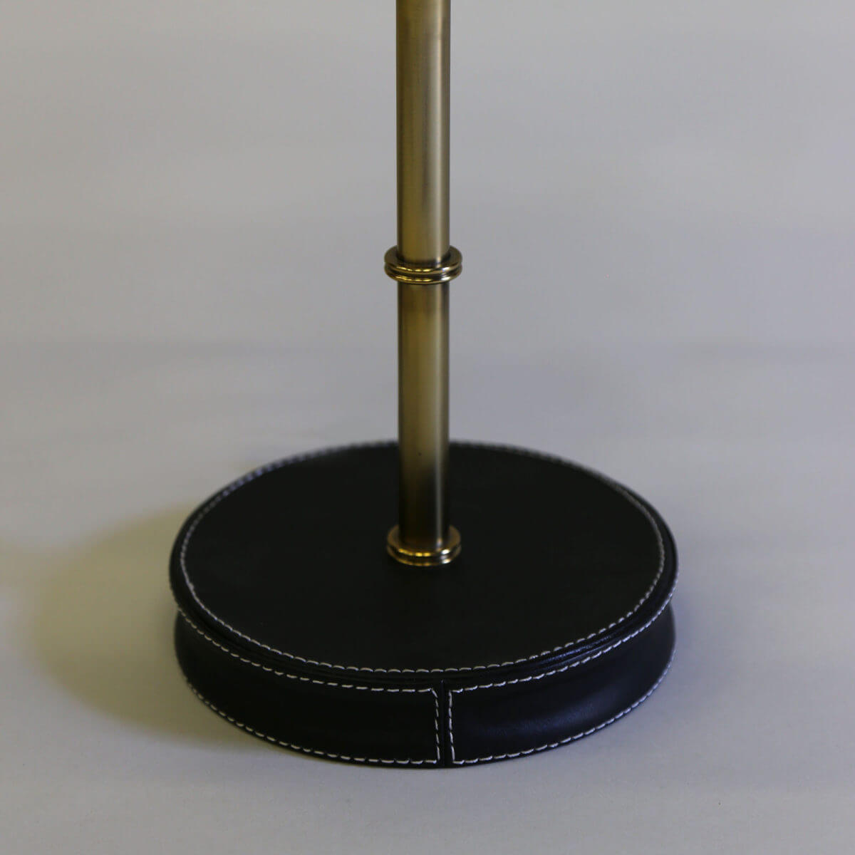Adnet-Table-Lamp-Brass-and-Black-Leather-WS-closeup-1200&#215;1200 (1)
