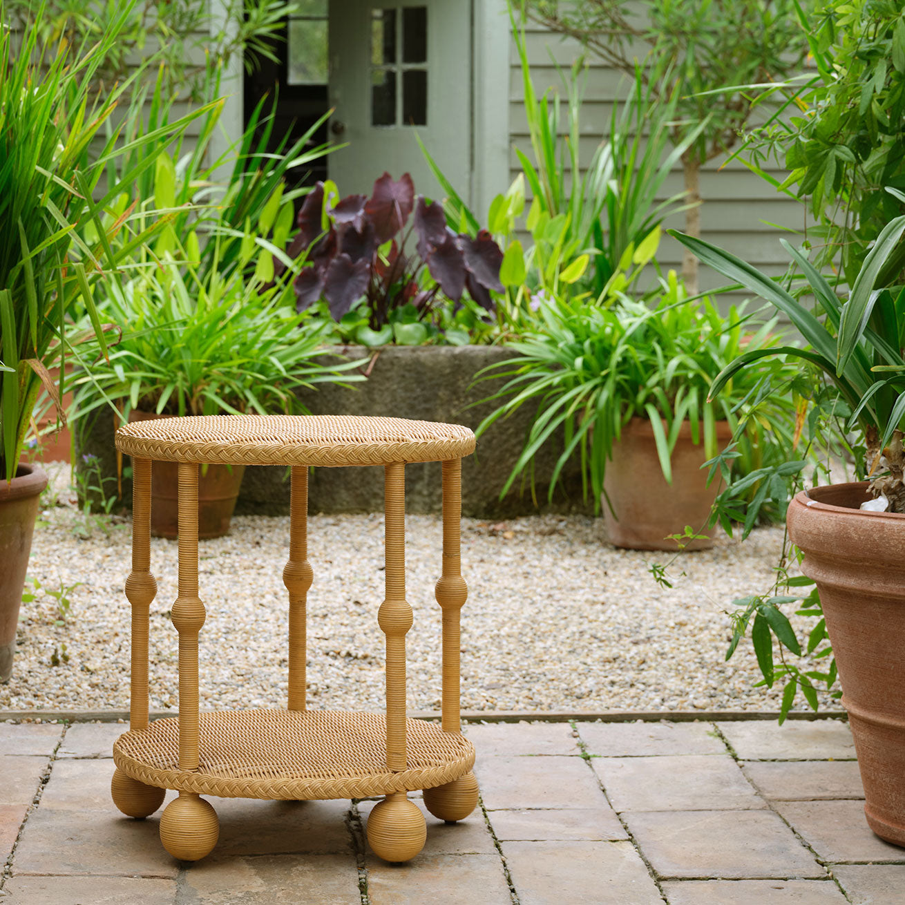Lucas Drinks Table