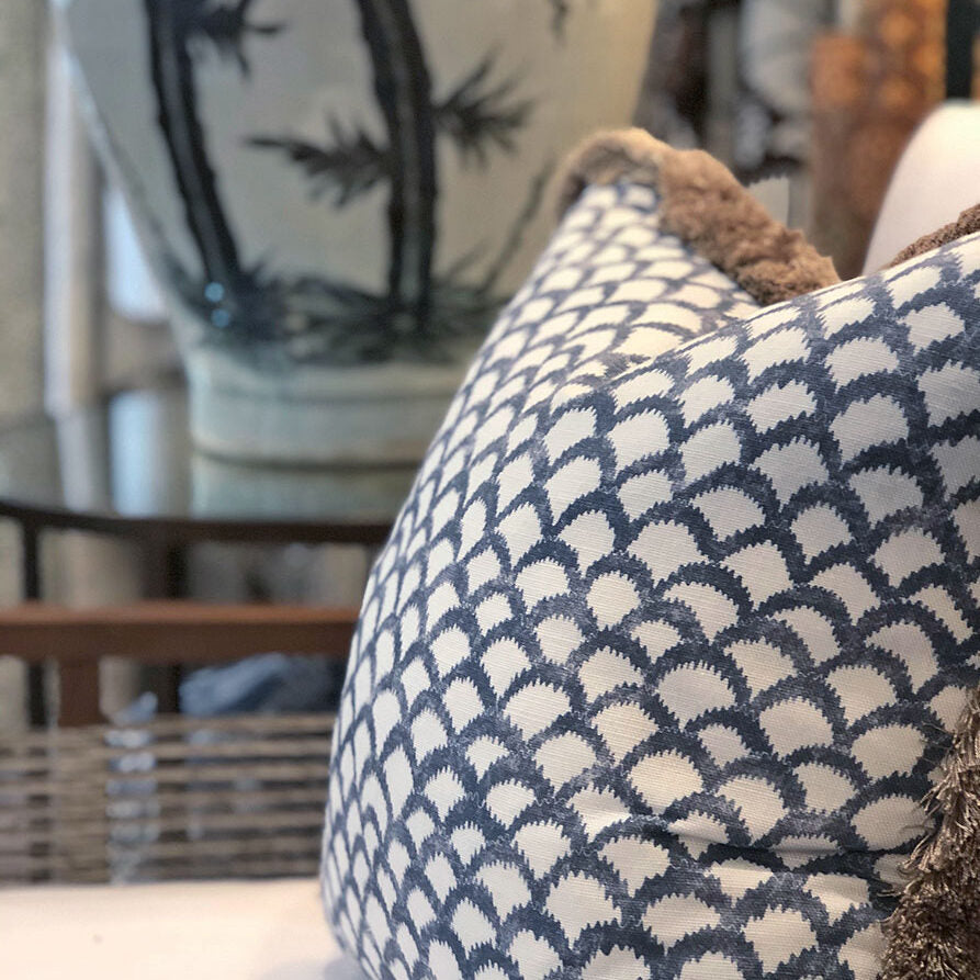 Cushion Vignette Roche Blue 1