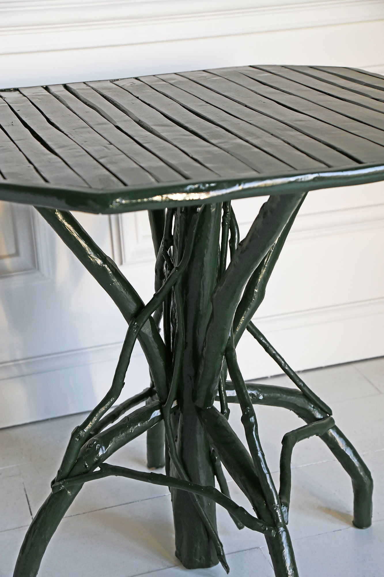 Octagonal Table, Dark Green &#8211; WS closeup.vignette