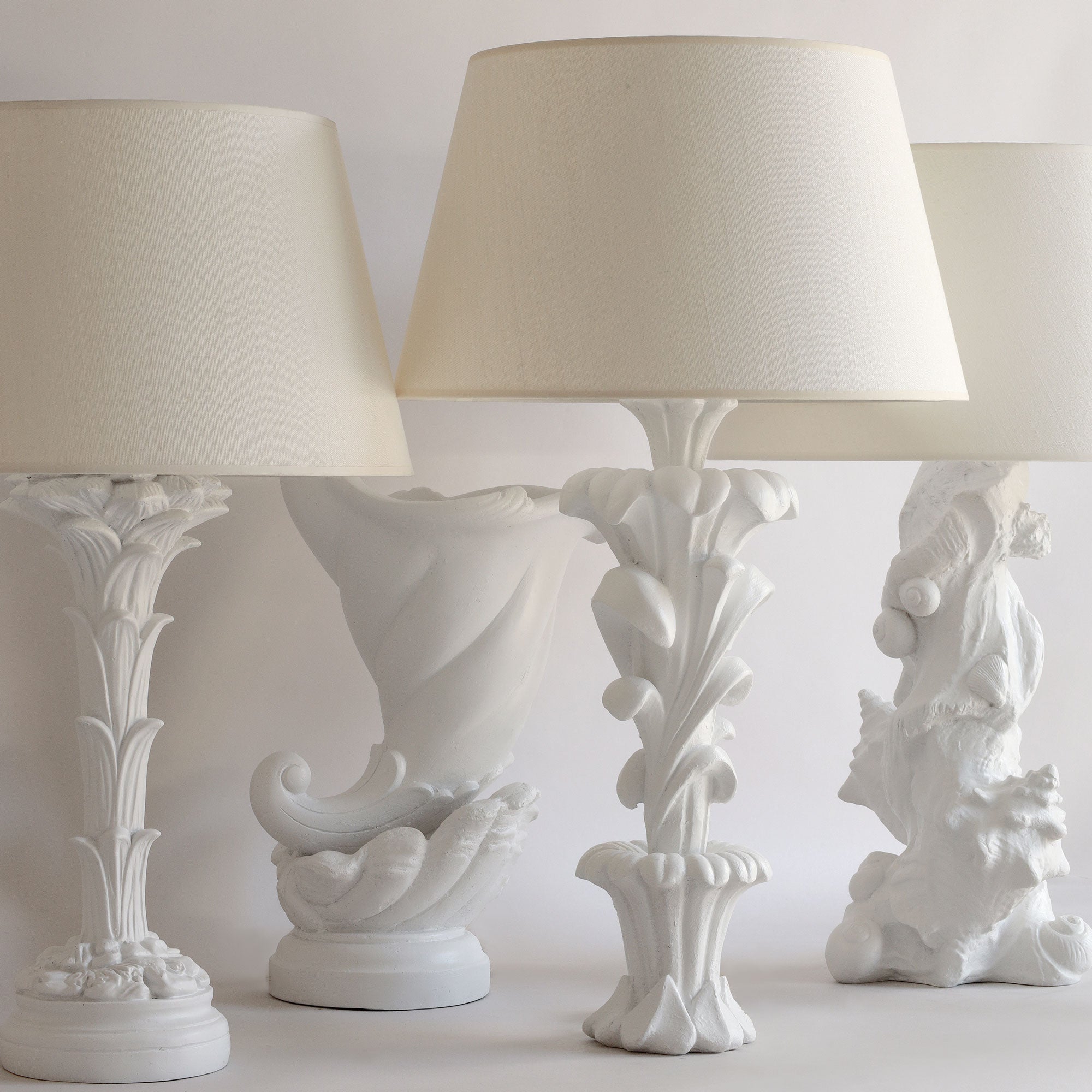 Roche Palm Table Lamp